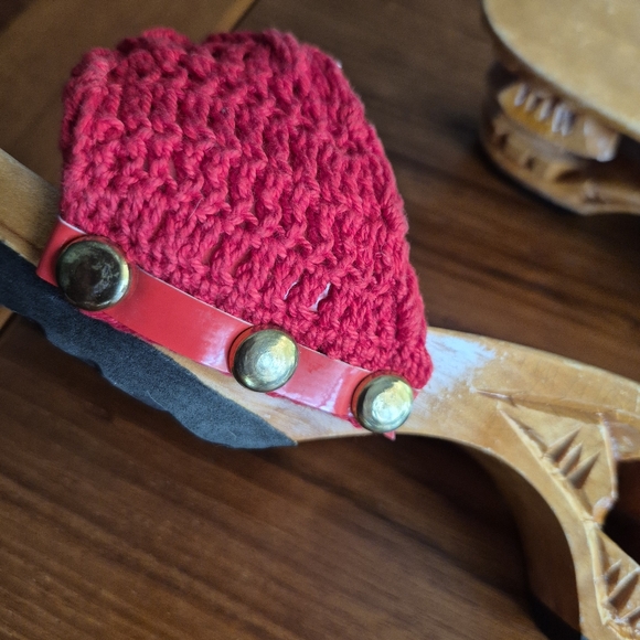 Vintage 60s Red Tiki Carved Heel Sandals 5 - Picture 10 of 10
